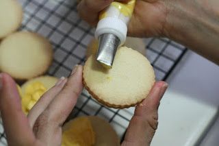 Galleta-Decorada-con-flor-de-pensamiento